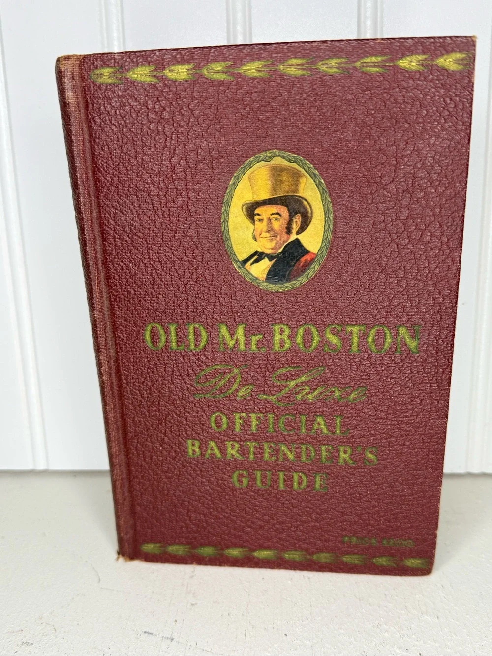 VTG Old Mr. Boston De Luxe Official Bartenders Guide 4th Printing 1940 Bar Decor